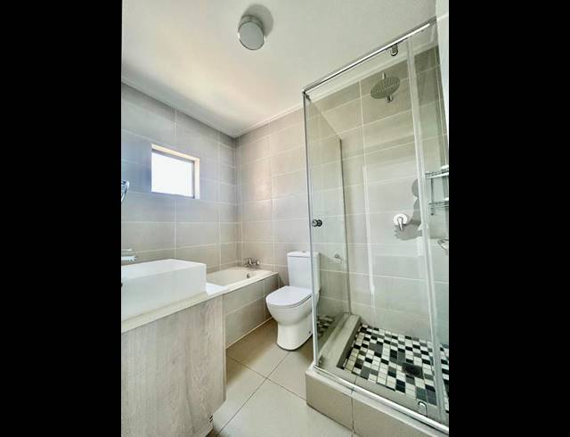 2 BEDROOM APARTMENT FOR SALE IN BRYANSTON